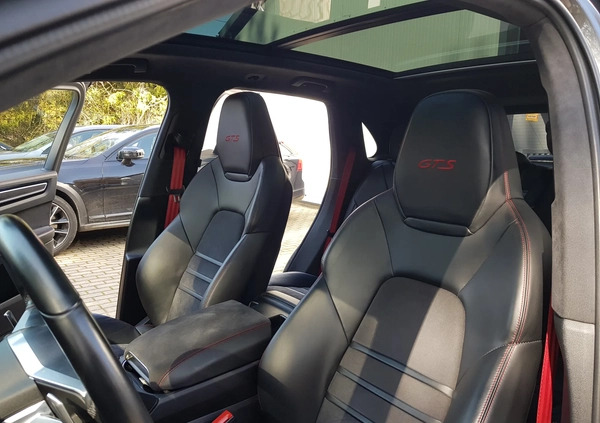 Porsche Cayenne cena 469000 przebieg: 95000, rok produkcji 2020 z Malbork małe 301